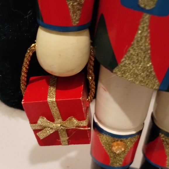 King Nutcracker With Cape Holding A Christmas Tree - Picture 4 of 16